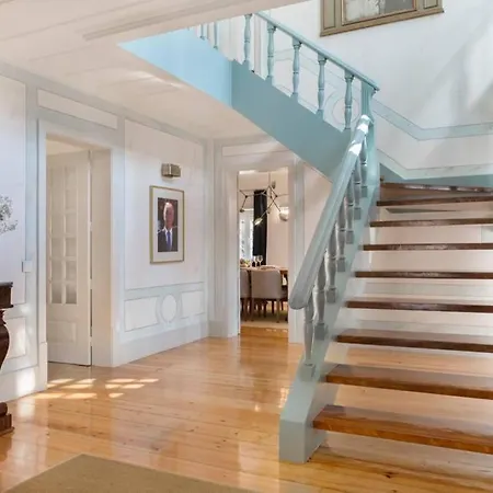 Amazing 4 Bedroom With Pool, View & Garden *