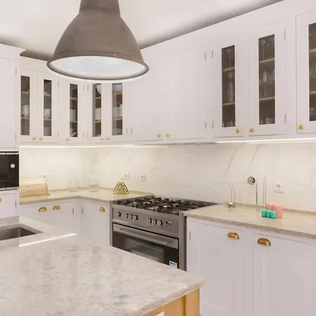 Amazing 4 Bedroom With Pool, View & Garden