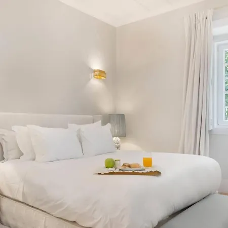 Amazing 4 Bedroom With Pool, View & Garden Villa Lisbon