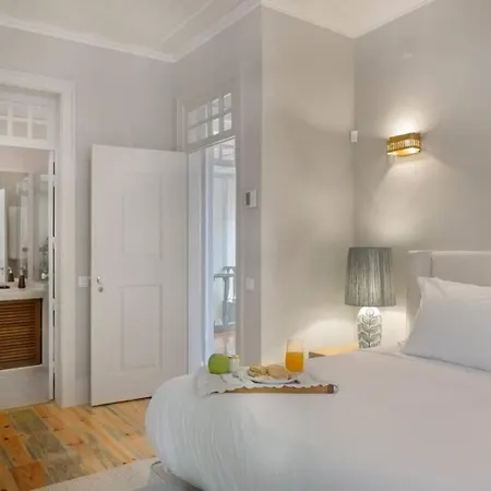 Amazing 4 Bedroom With Pool, View & Garden *