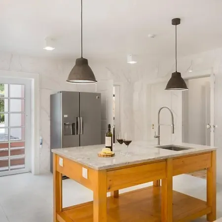 Amazing 4 Bedroom With Pool, View & Garden Villa *